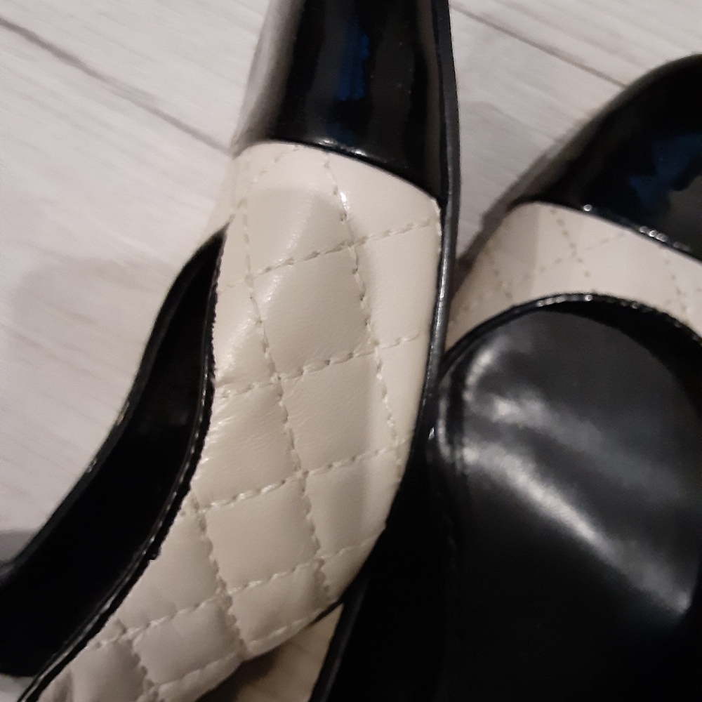 Shoes - Picture 4 of 10